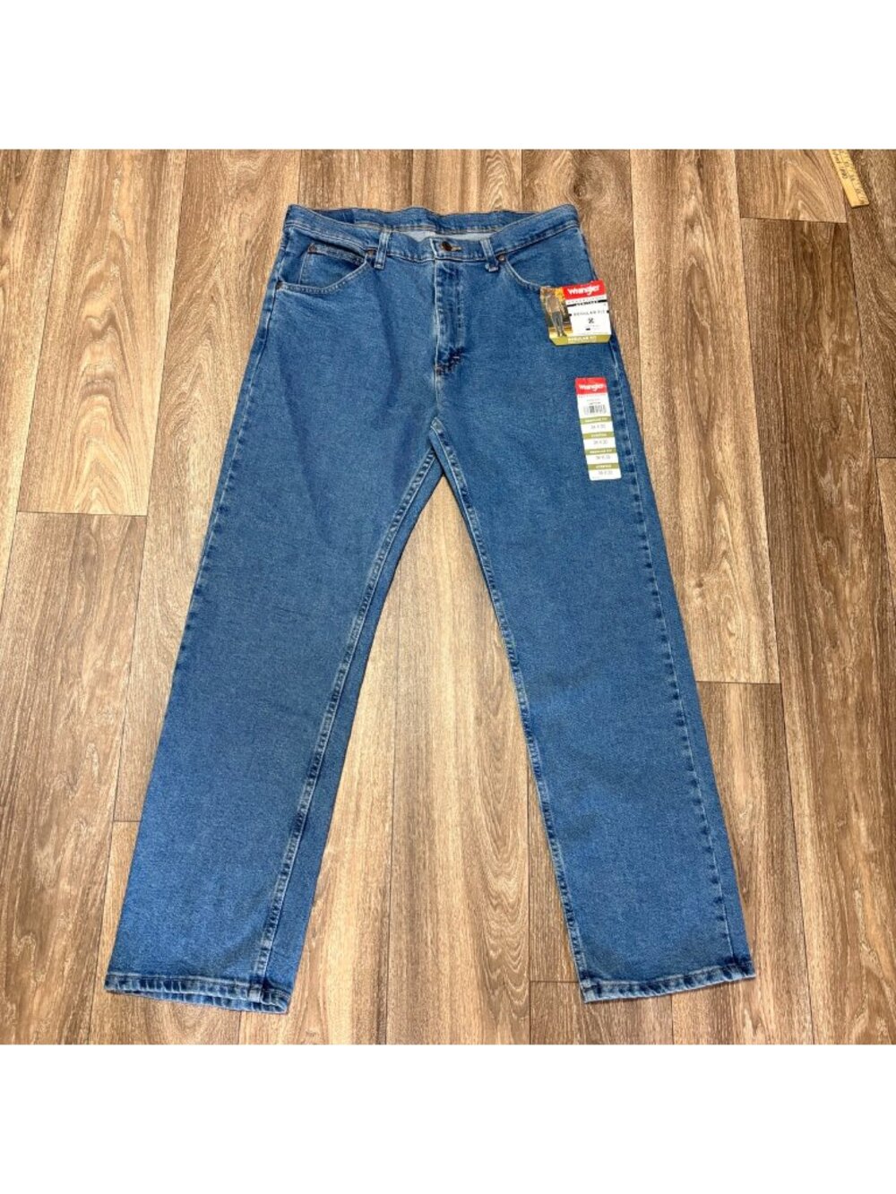 NWT WRANGLER DENIM MENS JEANS SIZE 34X30 REGULAR FIT STRETCH WORK CASUAL